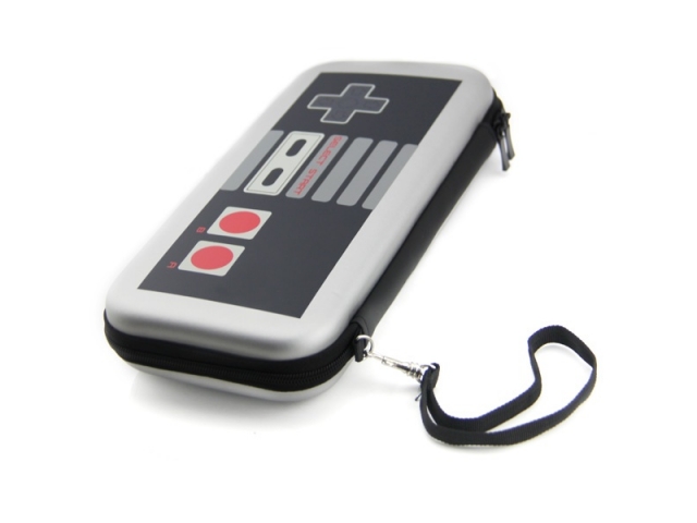 FUNDA ESTUCHE TRANSPORTE PROTECTORA RIGIDA NINTENDO SWITCH diseño nes. PROTEGE LA CONSOLA CUANDO NO LA ESTAS USANDO O PARA TRANSPORTARLA SIN RIESGOS